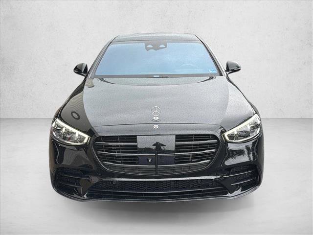 Used 2022 Mercedes-Benz S 580 4MATIC Sedan w/ AMG Line Package image 2