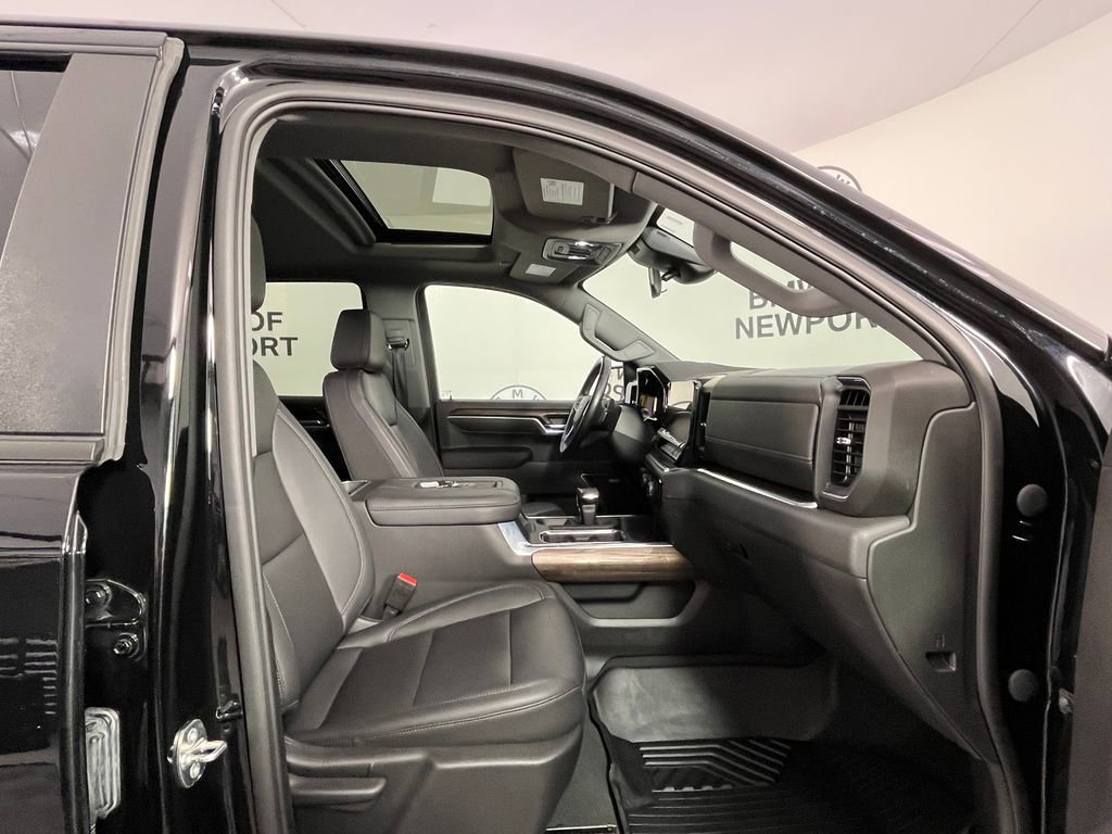 Used 2022 Chevrolet Silverado 1500 LT Trail Boss w/ Convenience Package II AWD/4WD image 24