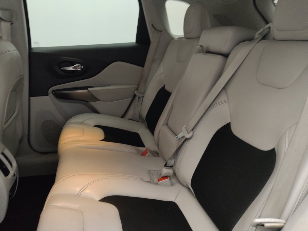 Used 2021 Jeep Cherokee Latitude Plus FWD image 18