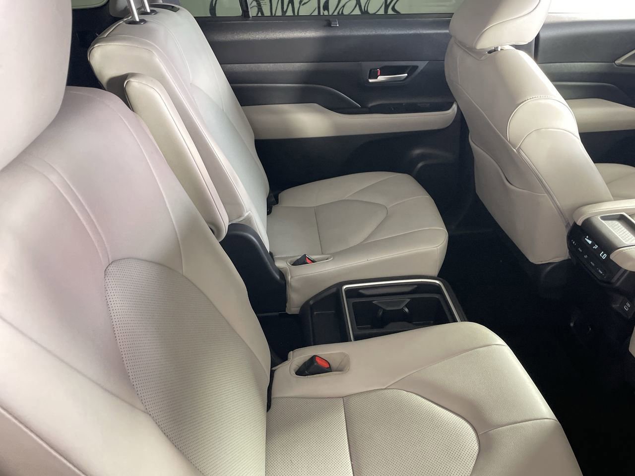 Used 2025 Toyota Grand Highlander FWD image 23