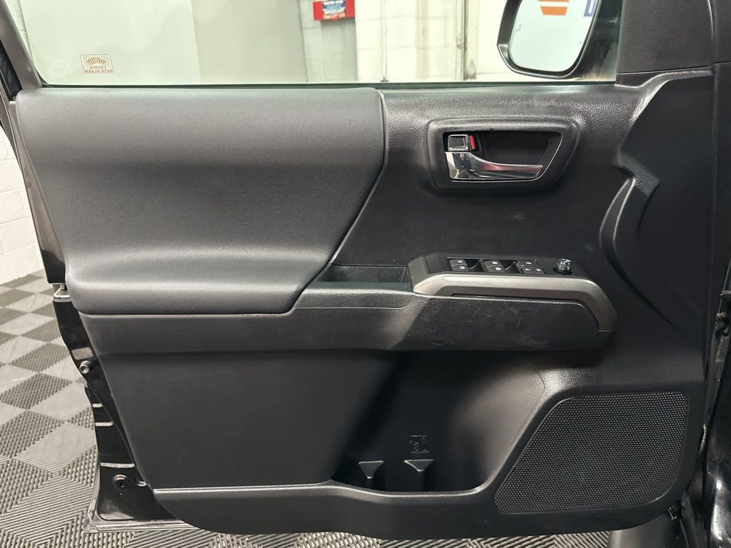 Used 2020 Toyota Tacoma TRD Off-Road w/ Technology Package image 17