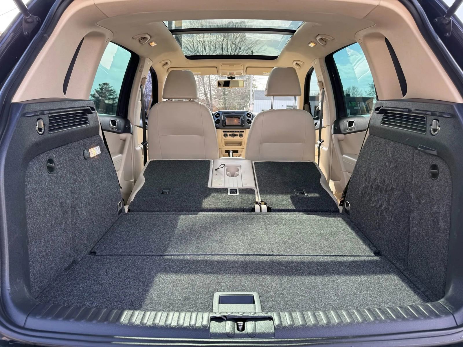 Used 2017 Volkswagen Tiguan SEL image 16