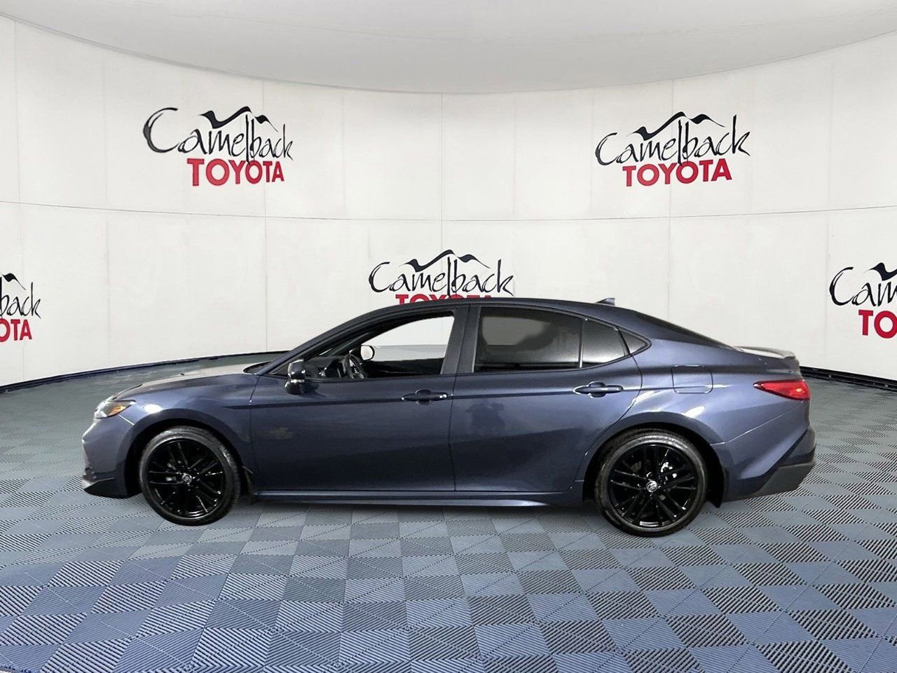Used 2026 Toyota Camry SE w/ Convenience Package FWD image 4