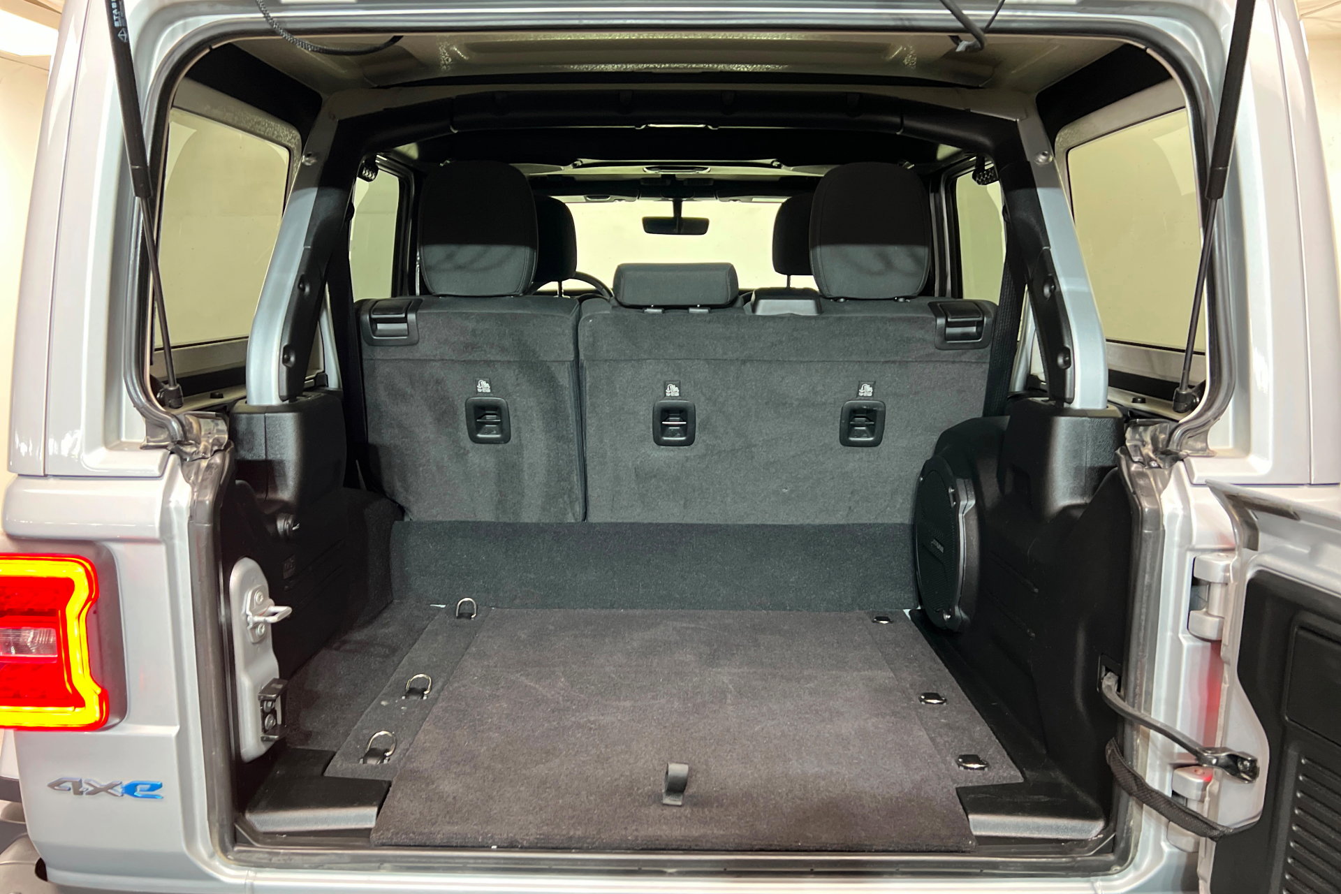 Used 2023 Jeep Wrangler Unlimited Rubicon 4xe w/ Steel Bumper Group image 22