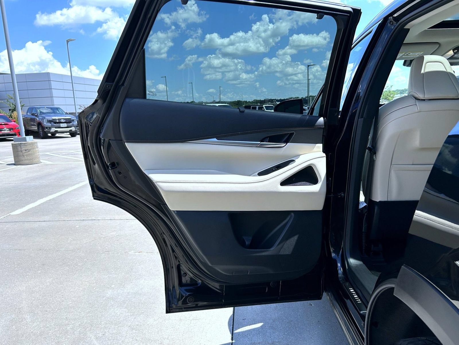 Certified 2023 INFINITI QX60 Luxe w/ Cargo Package AWD/4WD image 22