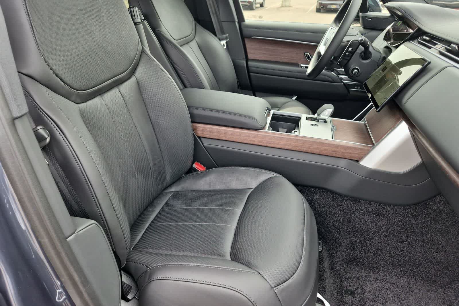 New 2026 Land Rover Range Rover Long Wheelbase SE AWD/4WD image 22