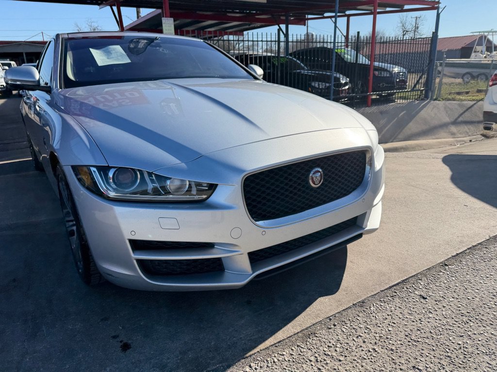 Used 2017 Jaguar XE Premium RWD image 8