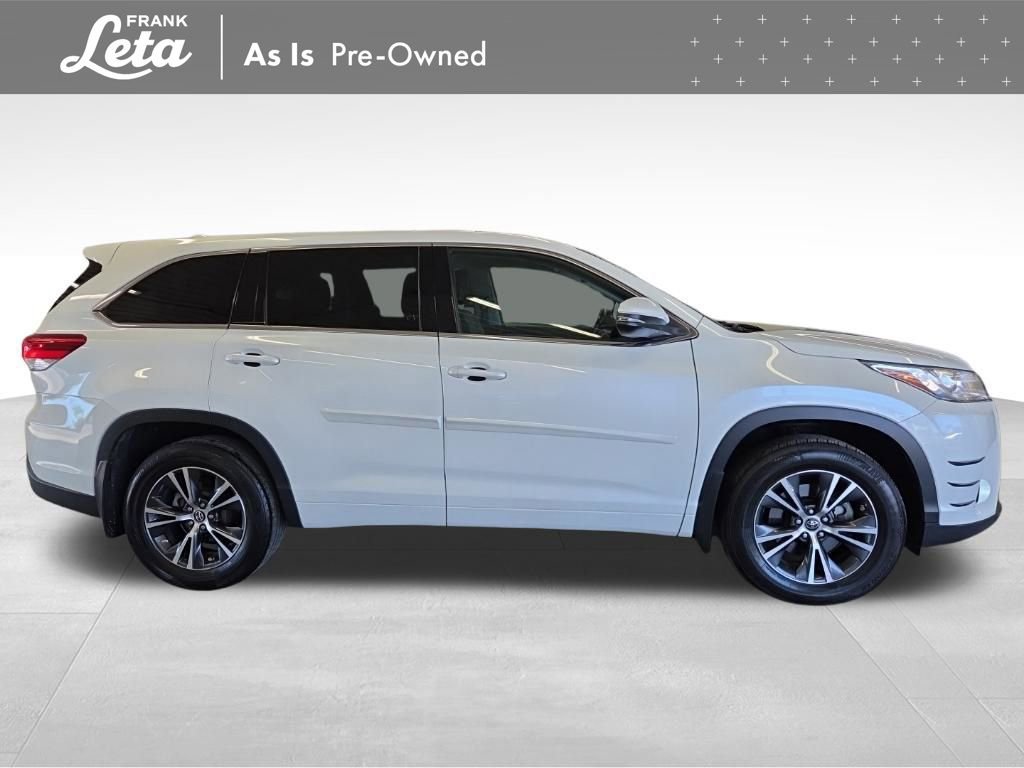 Used 2017 Toyota Highlander Plus AWD/4WD image 7