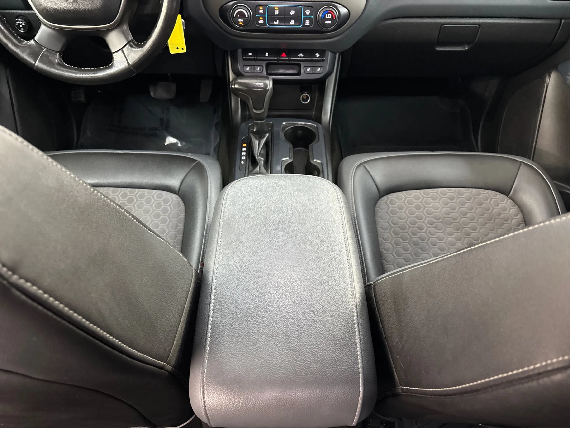 Used 2017 Chevrolet Colorado Z71 AWD/4WD image 22