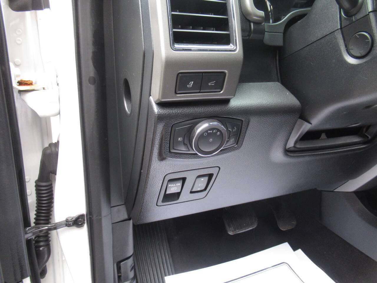 Used 2019 Ford Expedition XLT w/ Equipment Group 202A AWD/4WD image 21