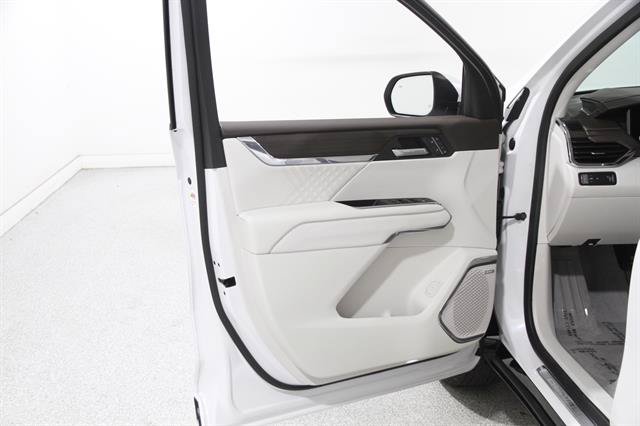 Used 2025 GMC Acadia Denali w/ LPO, Floor Liner Package FWD image 4