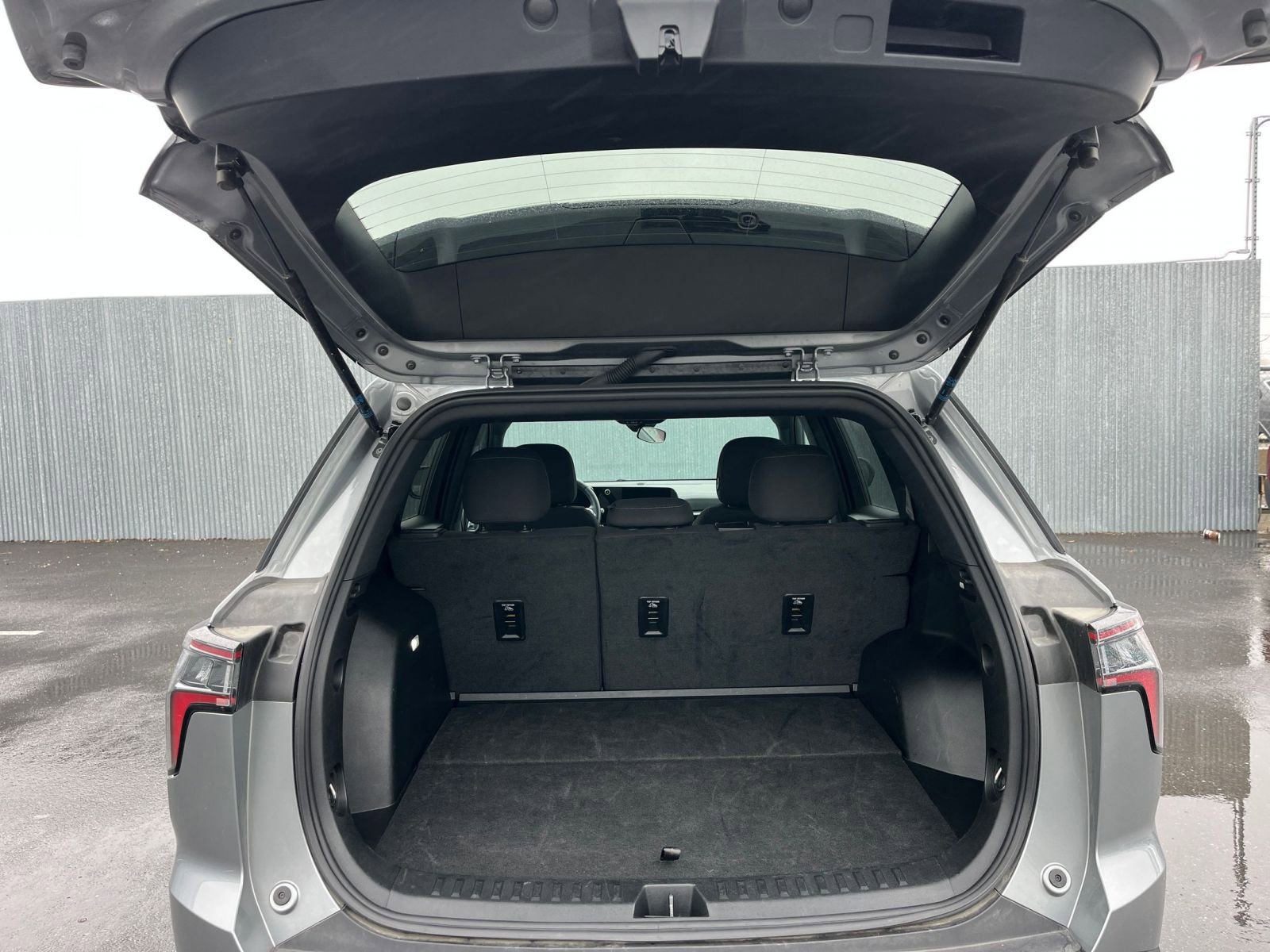 Used 2025 Chevrolet Equinox LT image 30