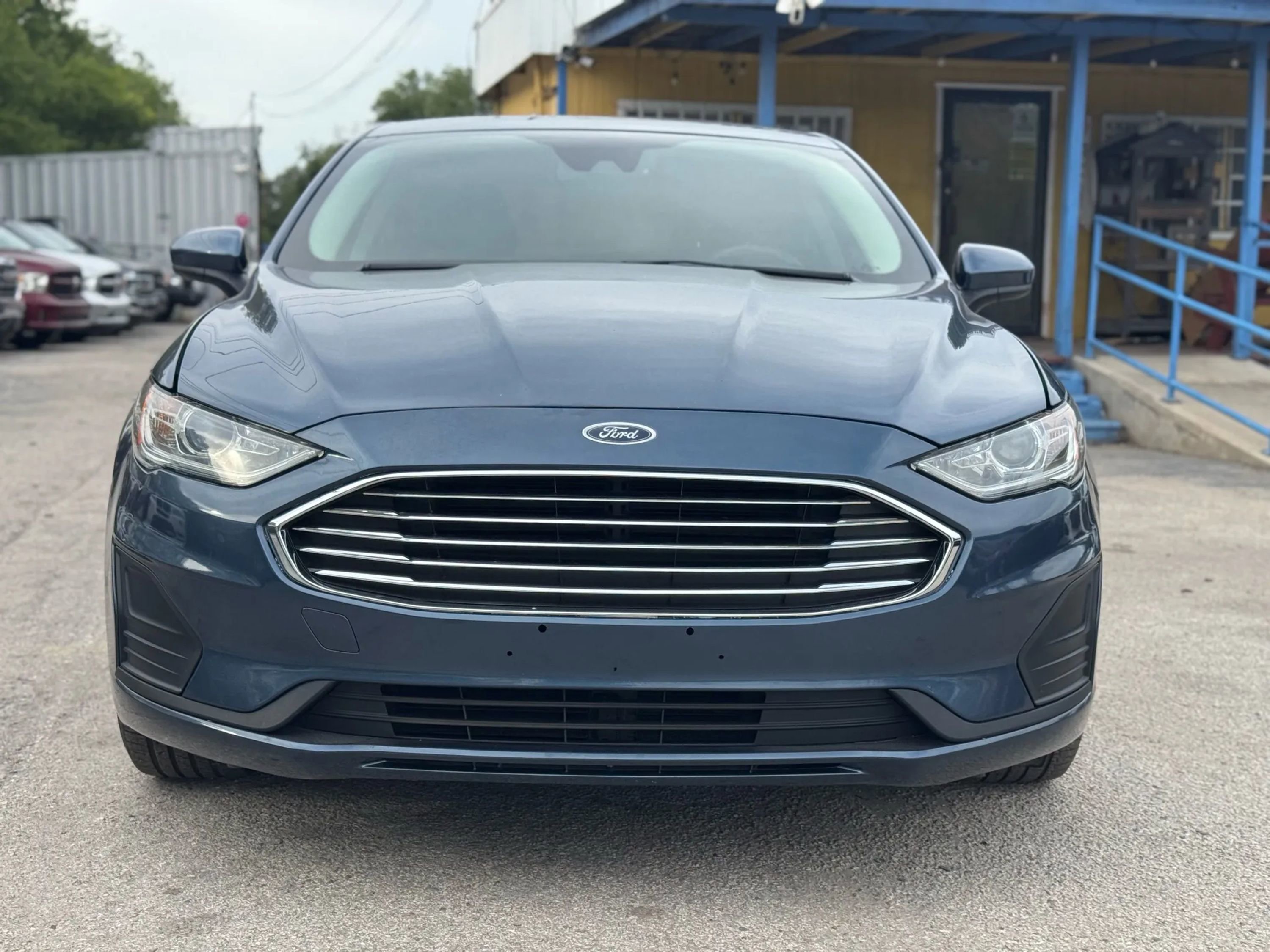 Used 2019 Ford Fusion SE image 3