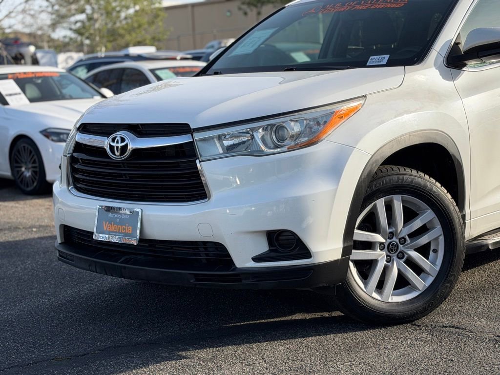 Used 2016 Toyota Highlander LE FWD image 3