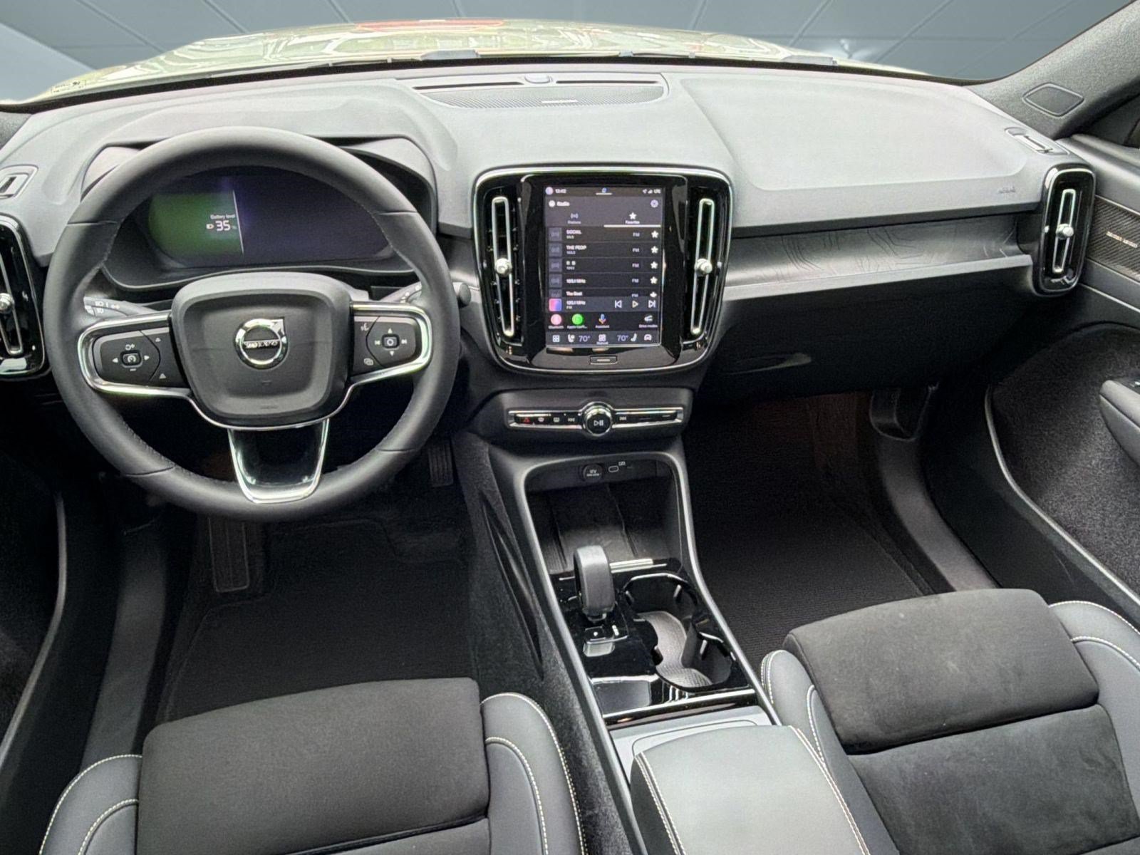 Certified 2023 Volvo C40 P8 Recharge Ultimate w/ Protection Package Premier AWD/4WD image 16