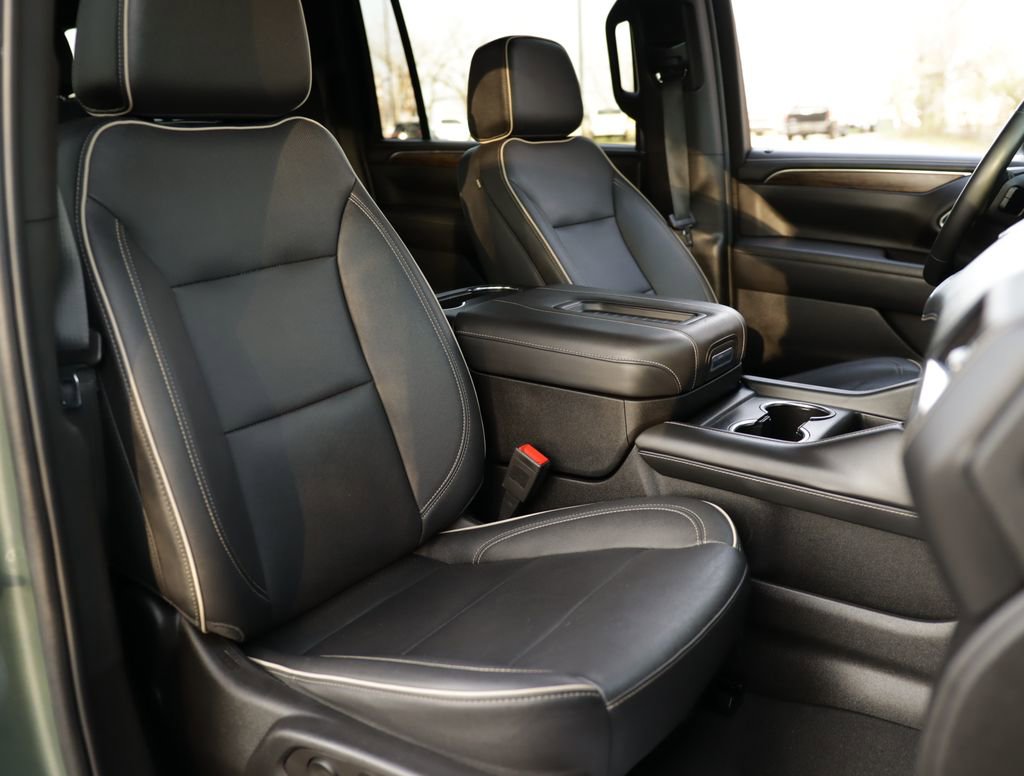 Used 2023 Chevrolet Suburban Premier RWD image 33