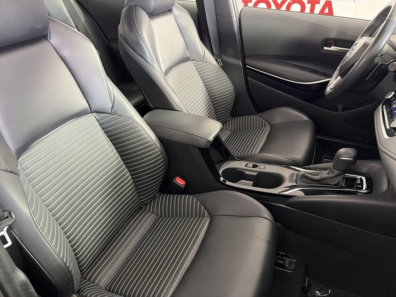 Used 2024 Toyota Corolla XSE FWD image 26