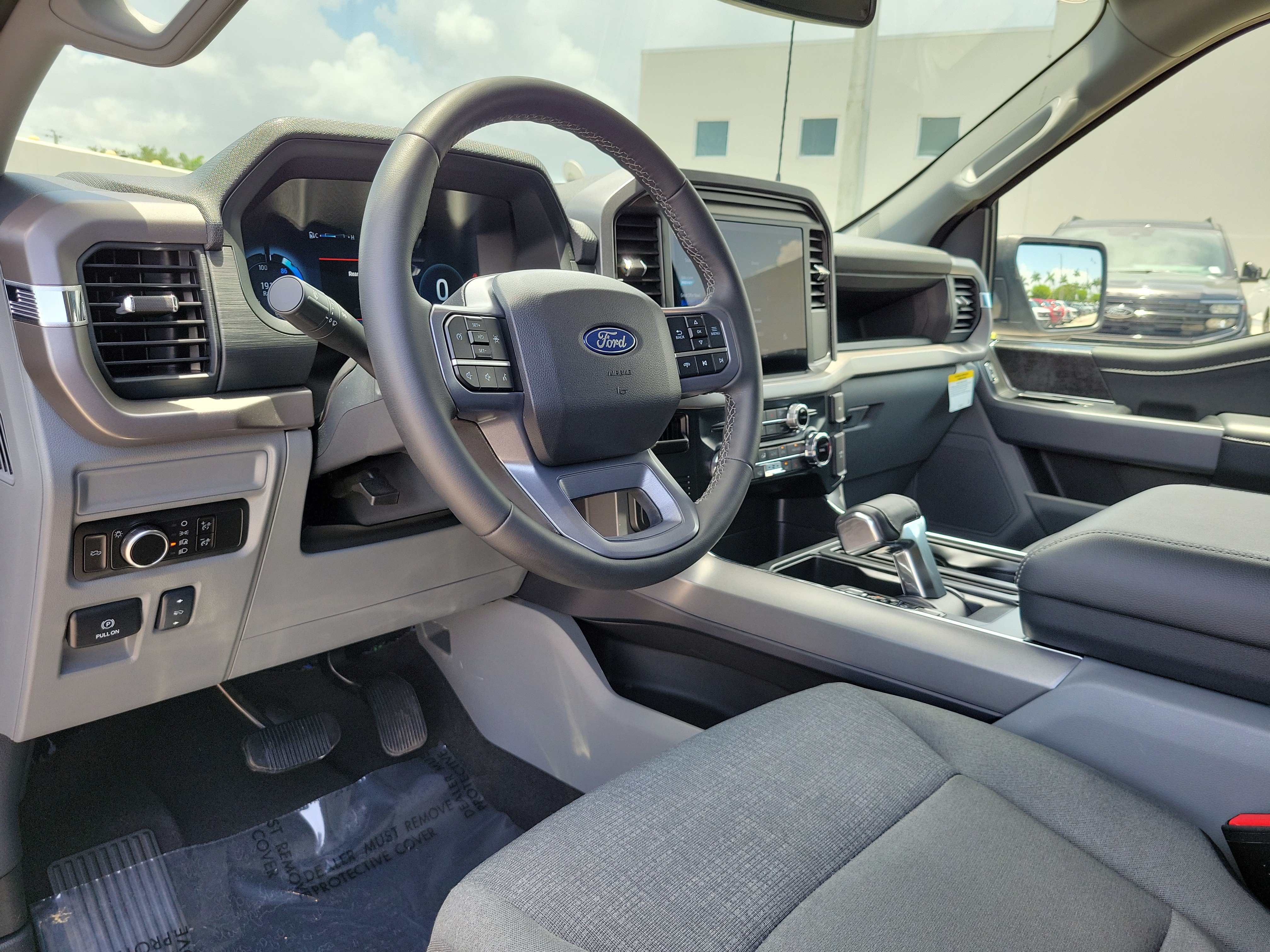 Used 2025 Ford F150 Lightning XLT AWD/4WD image 12