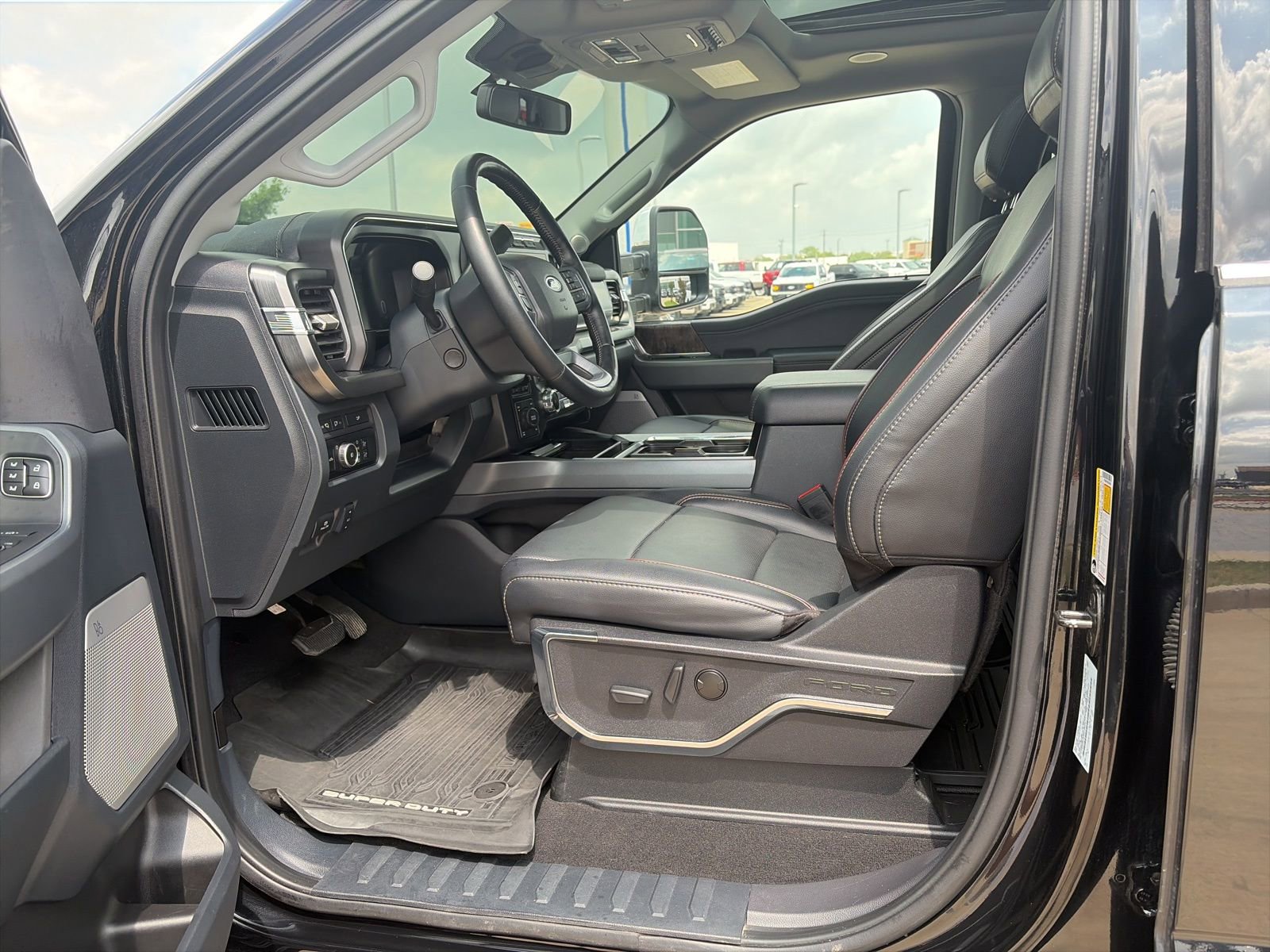 Used 2024 Ford F250 Lariat w/ Lariat Ultimate Package AWD/4WD image 12