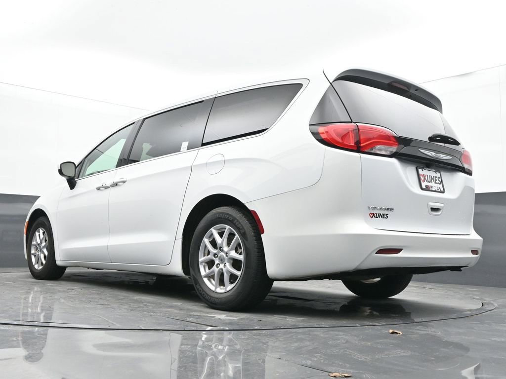 Used 2023 Chrysler Voyager LX FWD image 28