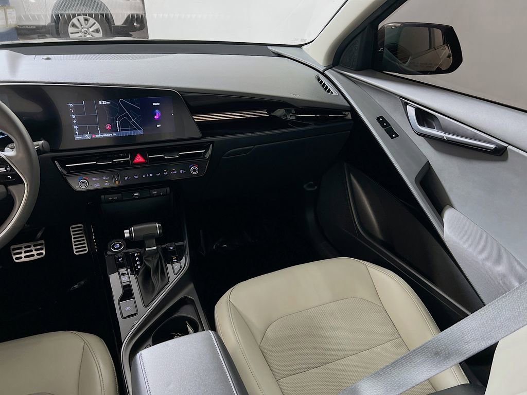 Used 2024 Kia Niro EX Touring FWD image 22