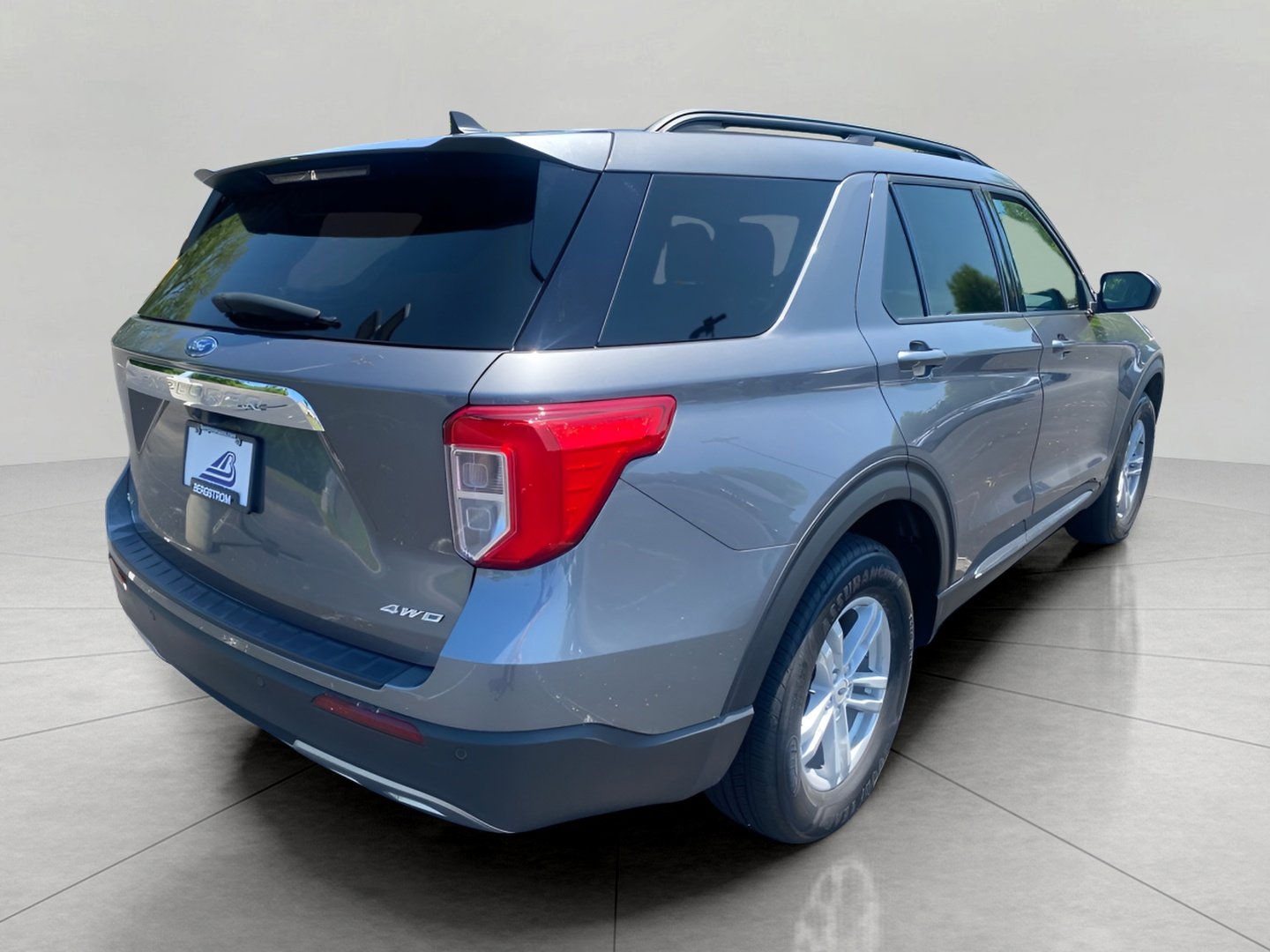 Certified 2024 Ford Explorer XLT w/ Equipment Group 202A AWD/4WD image 10
