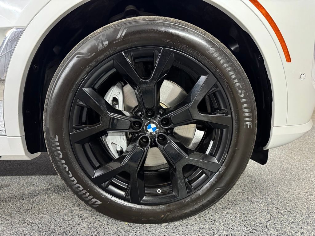 Used 2024 BMW X7 xDrive40i w/ Premium Package image 5