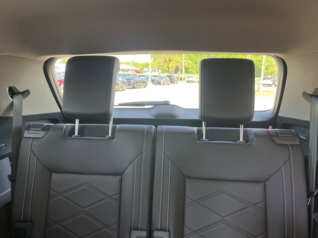 Used 2025 Volkswagen Atlas SE w/ Black Wheel Package image 44