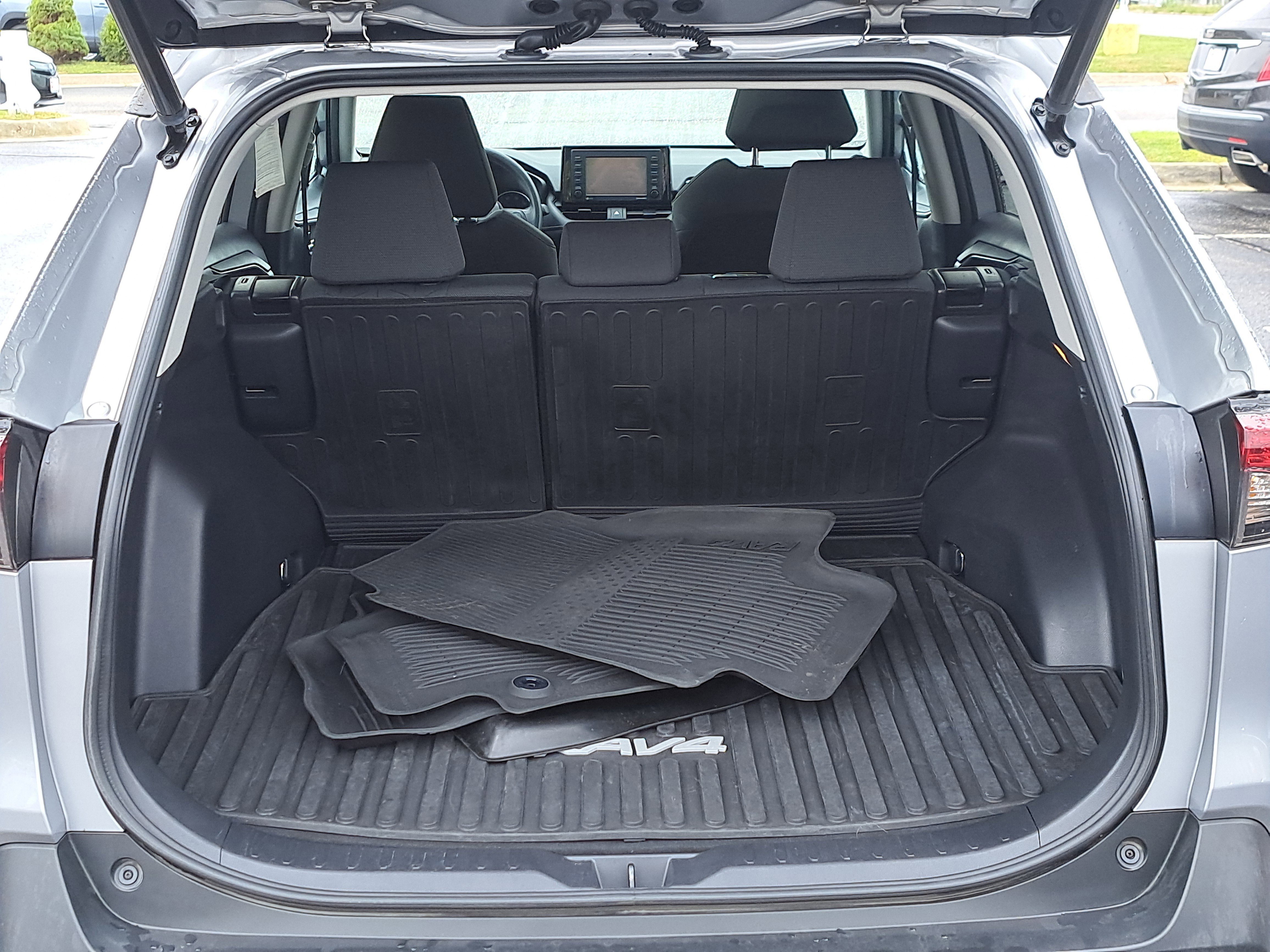 Used 2021 Toyota RAV4 XLE image 9