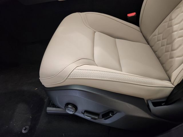 New 2025 Volvo XC90 T8 Core image 25