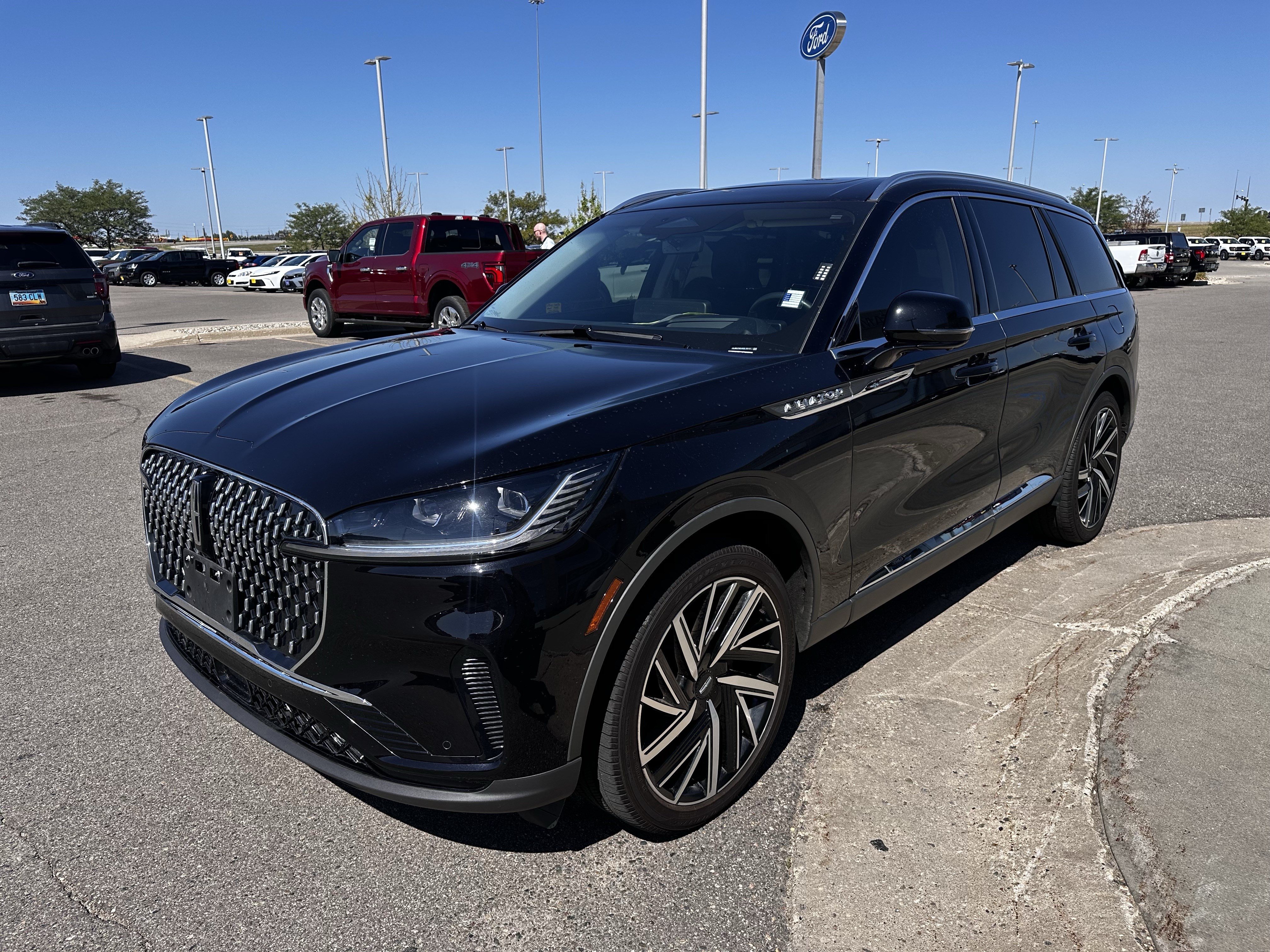 Used 2025 Lincoln Aviator Reserve w/ Equipment Group 201A AWD/4WD image 3