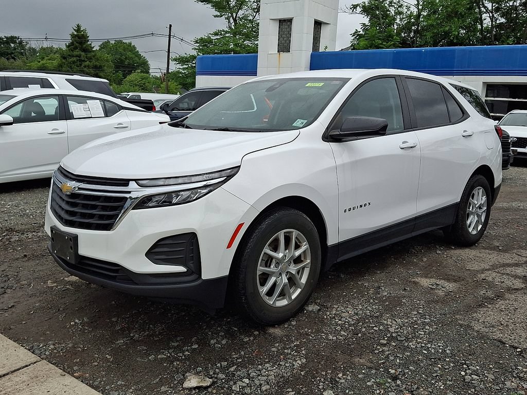 Used 2023 Chevrolet Equinox LS w/ LS Convenience Package FWD image 3