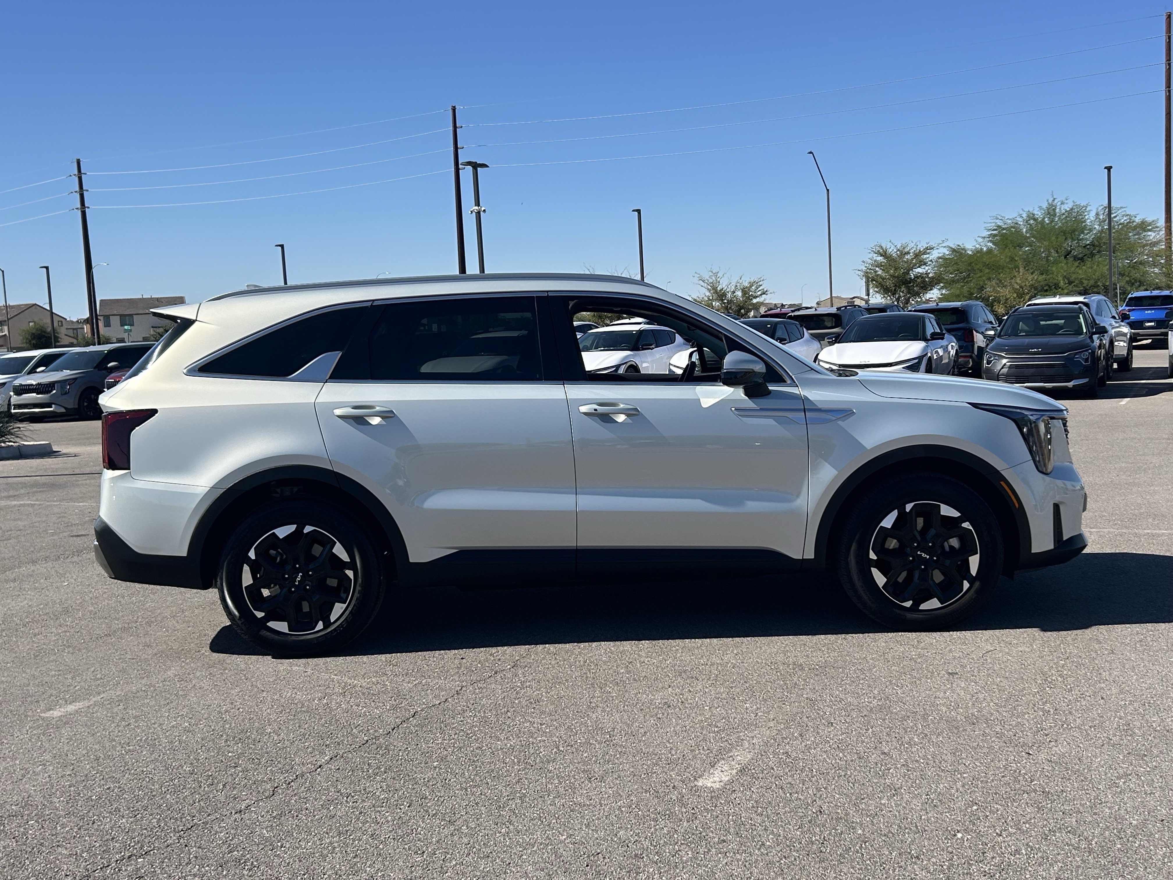 Certified 2026 Kia Sorento S w/ S Panoramic Sunroof Package FWD image 6