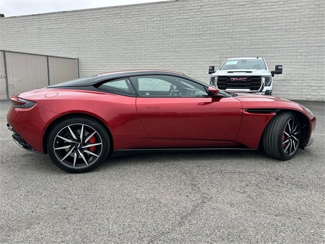 Used 2020 Aston Martin DB11 Coupe image 11