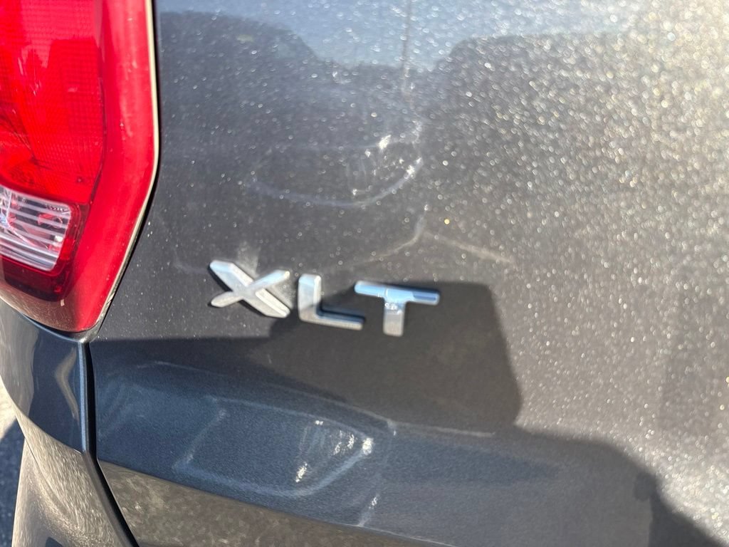 Used 2017 Ford Explorer XLT w/ Equipment Group 202A AWD/4WD image 4