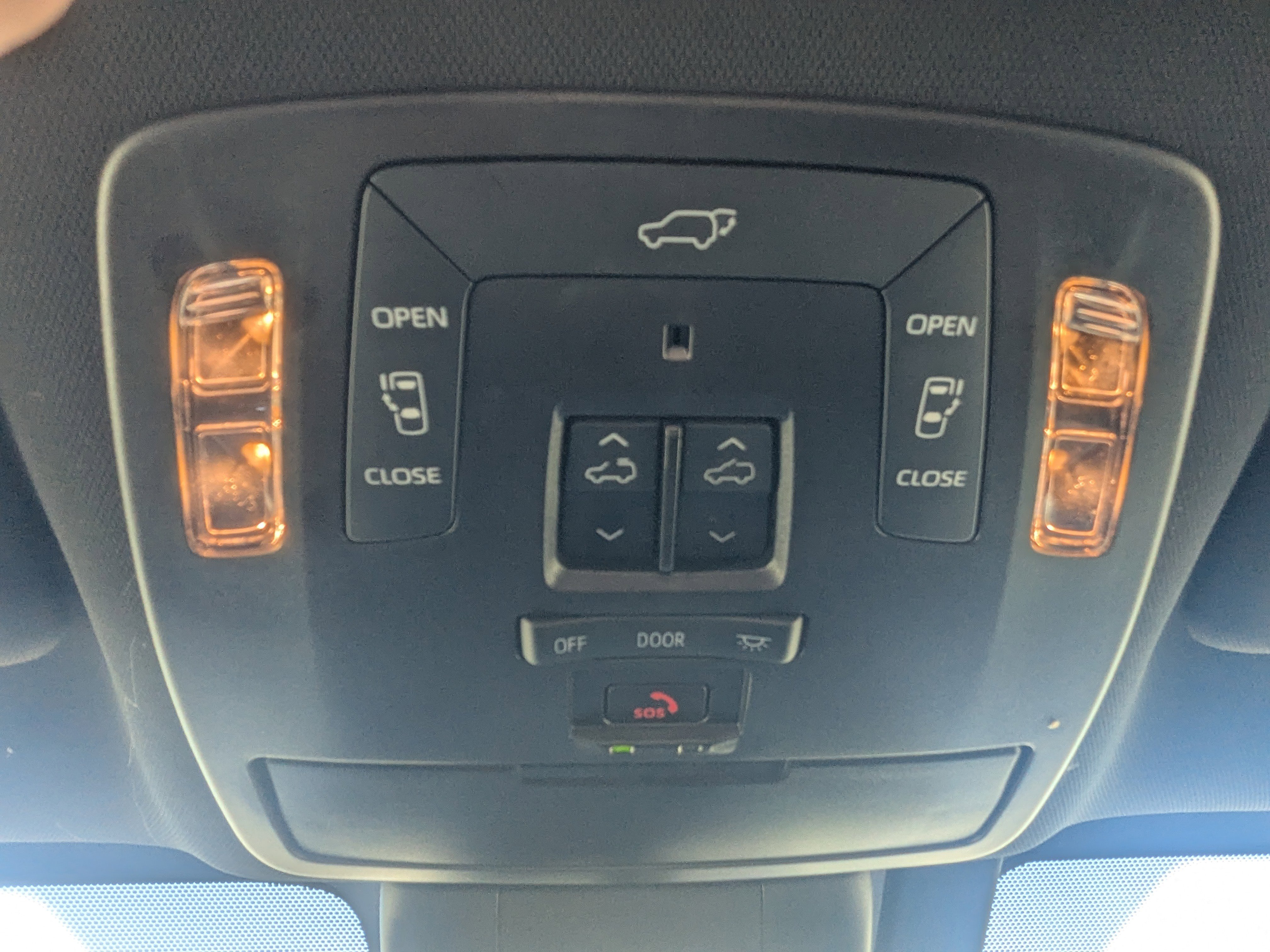 Used 2025 Toyota Sienna Platinum image 37