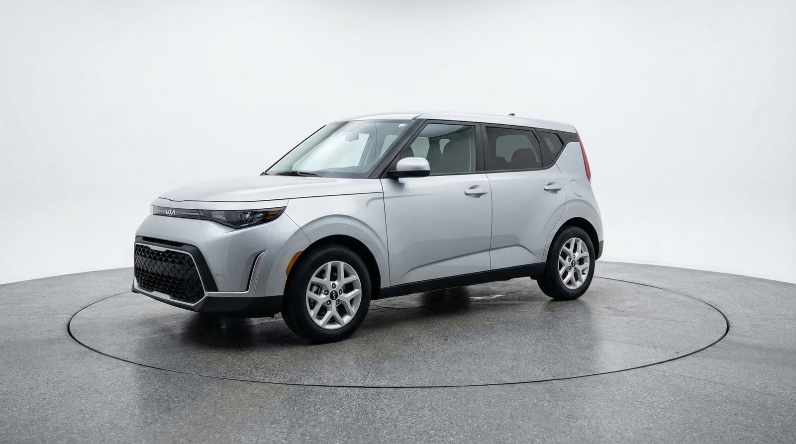 Used 2025 Kia Soul LX w/ LX Technology Package FWD image 3