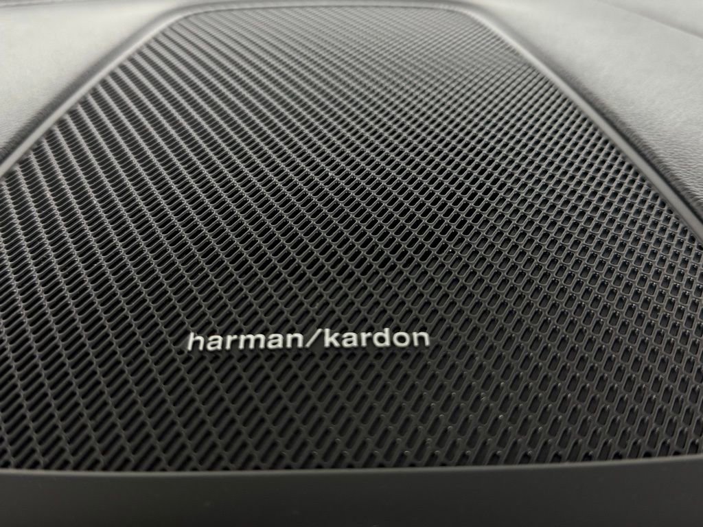 Used 2023 Volvo XC60 B5 Ultimate w/ Climate Package image 19