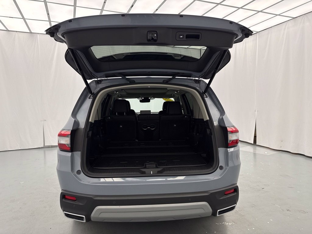 Used 2025 Honda Pilot Touring image 9