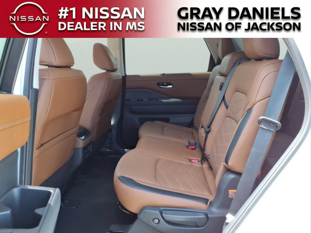 Certified 2025 Nissan Pathfinder Platinum w/ Cargo Package FWD image 26