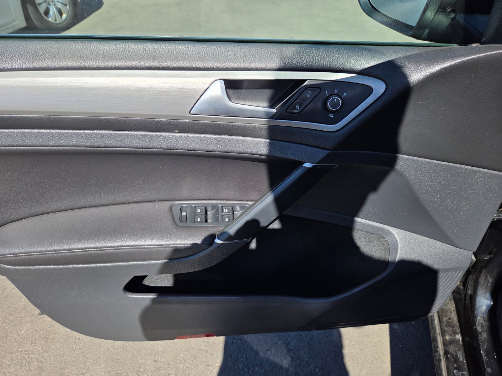 Used 2015 Volkswagen Golf TDI SE FWD image 6