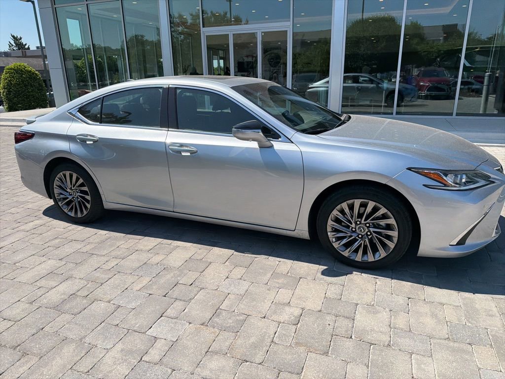 Certified 2025 Lexus ES 300h w/ Luxury Package FWD image 9