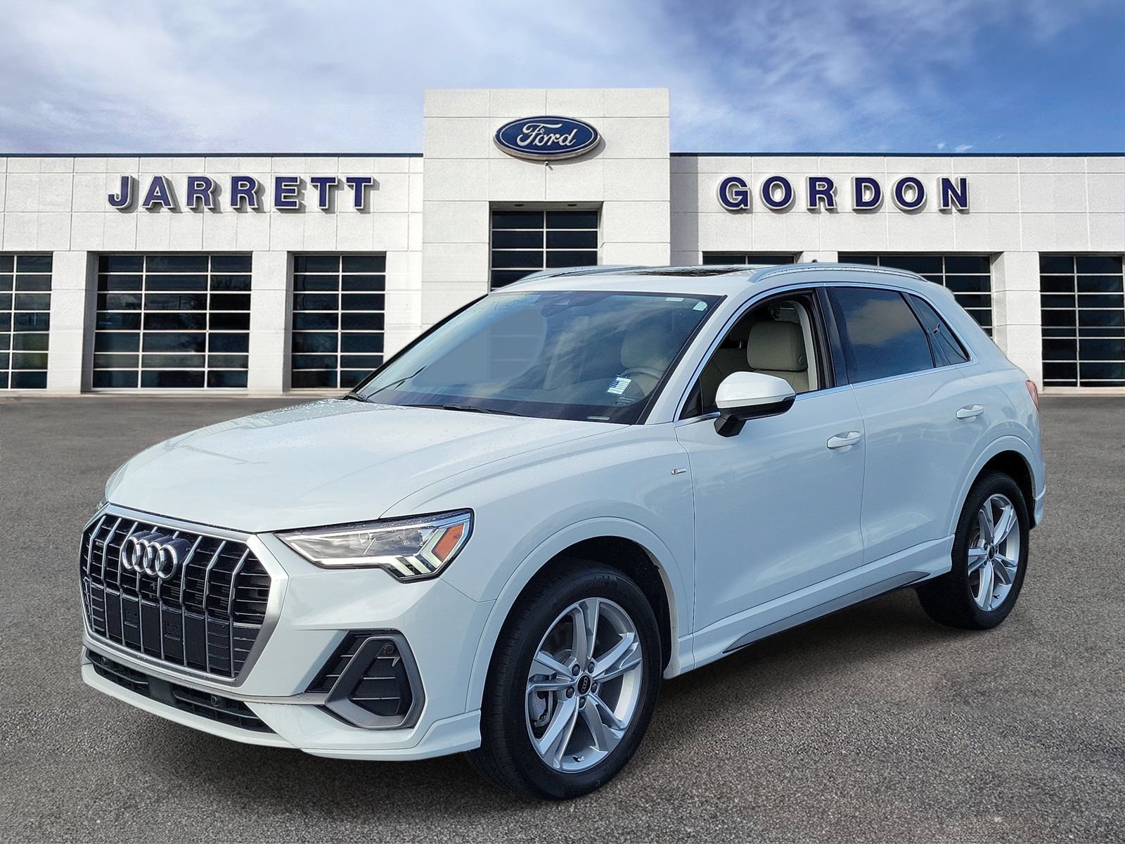 Used 2024 Audi Q3 2.0T Premium AWD/4WD image 2