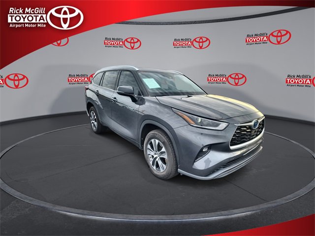 Used 2021 Toyota Highlander XLE image 2