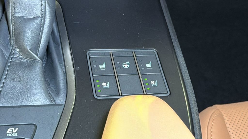 Used 2023 Lexus UX 250h AWD w/ Accessory Package (Z1) image 24