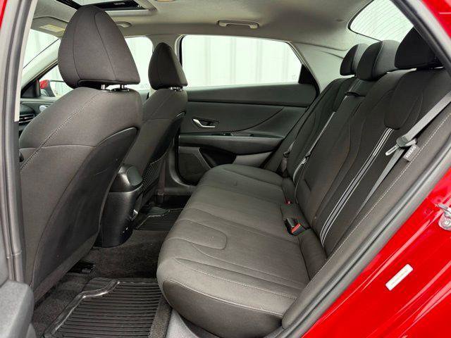Used 2025 Hyundai Elantra SEL FWD image 5