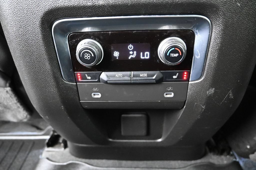 Used 2023 Chevrolet Suburban Premier AWD/4WD image 26