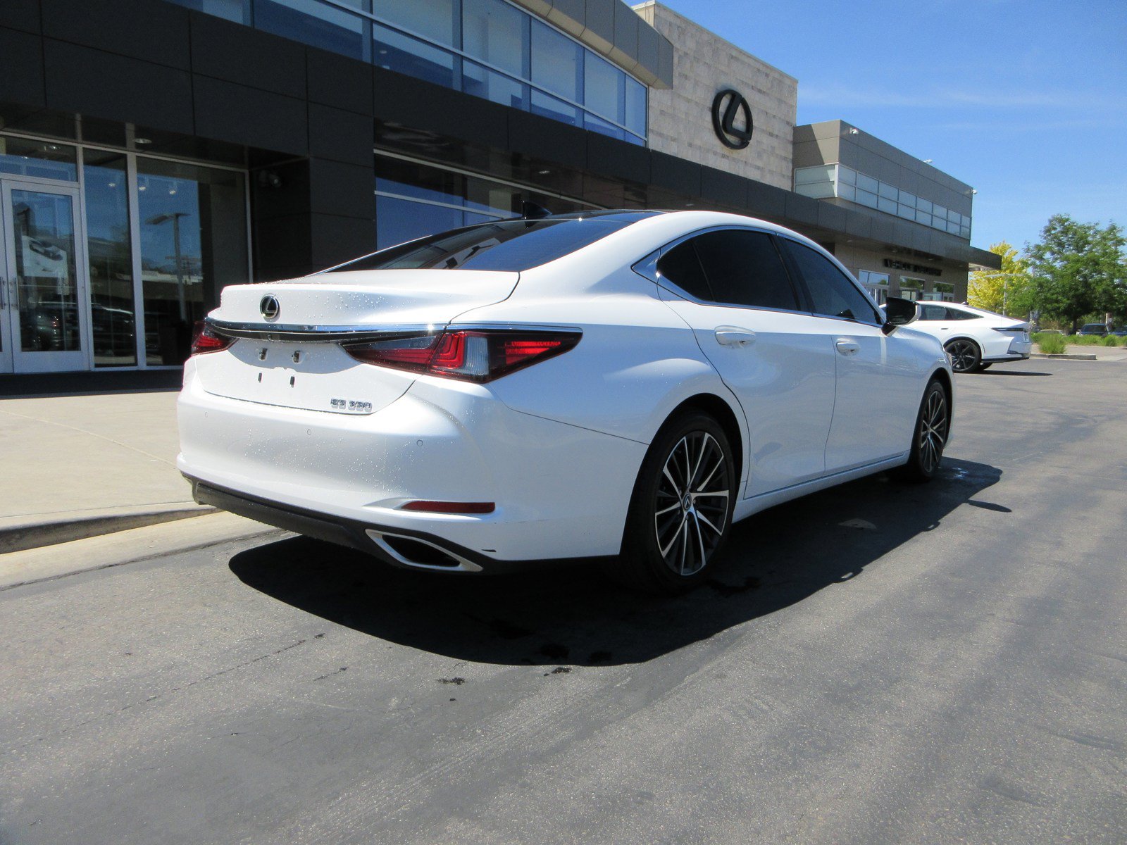 Used 2022 Lexus ES 350 w/ Premium Package FWD image 9