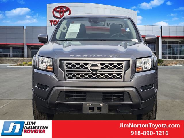 Used 2022 Nissan Frontier SV image 2