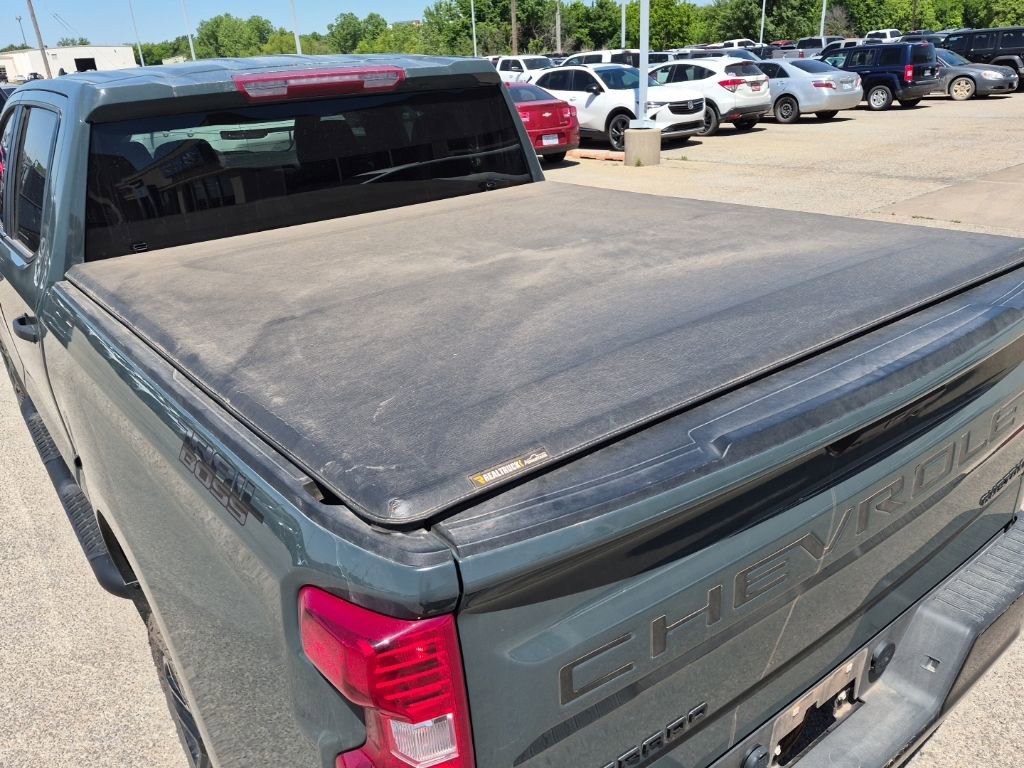 Used 2025 Chevrolet Silverado 1500 Custom Trail Boss w/ Dark Appearance Package AWD/4WD image 12